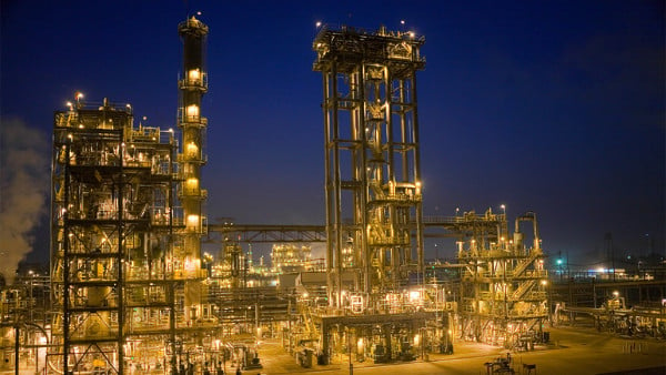 埃克森在巴吞鲁日炼油厂重启小型原油部门