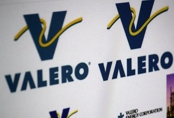Valero不受风暴冲击，看到需求上升的一线希望